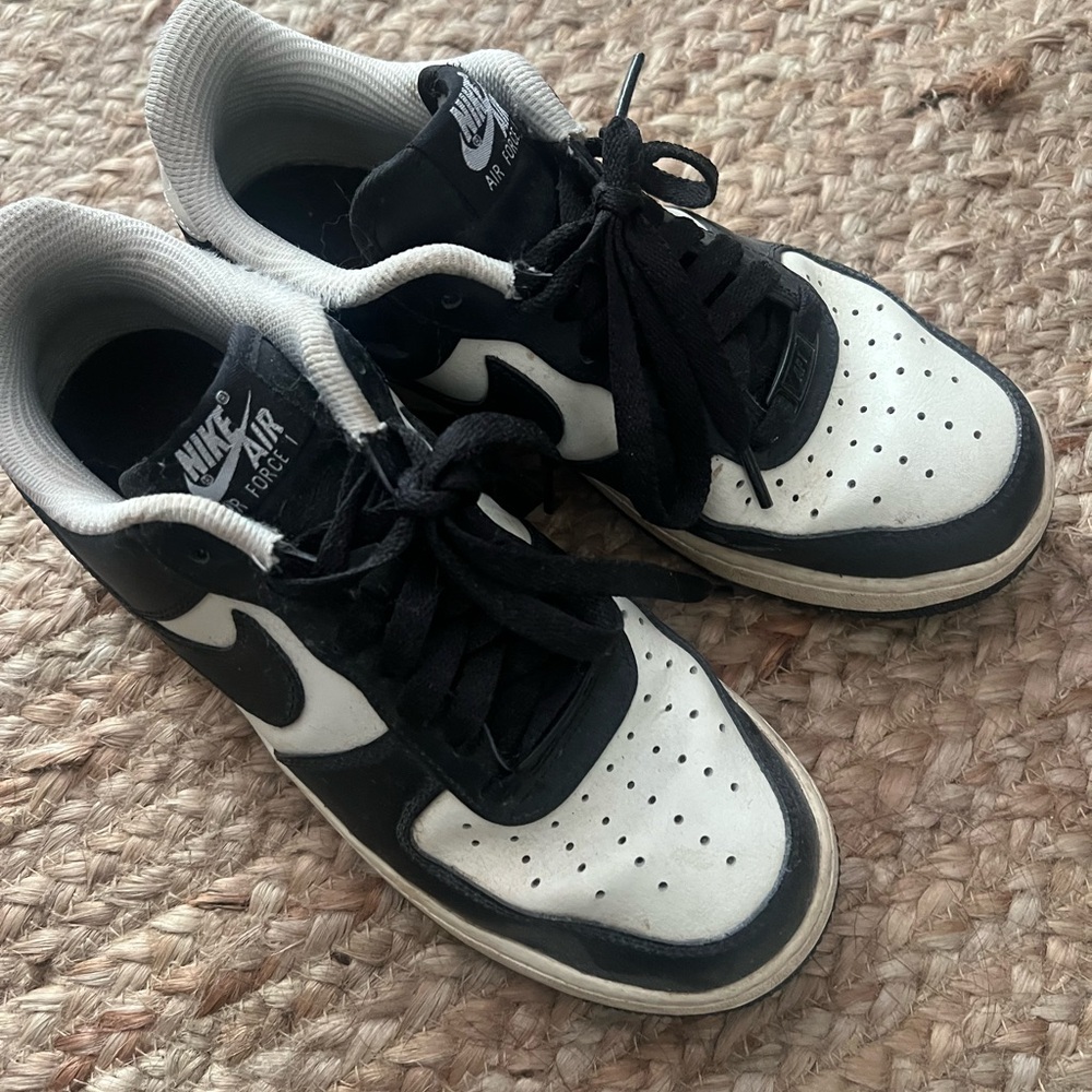 Nike Monochrome Athletic Shoes - Picture 3 of 3